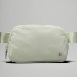 Lululemon Everywhere Belt Bag 1L Green Pastel Kholrabi